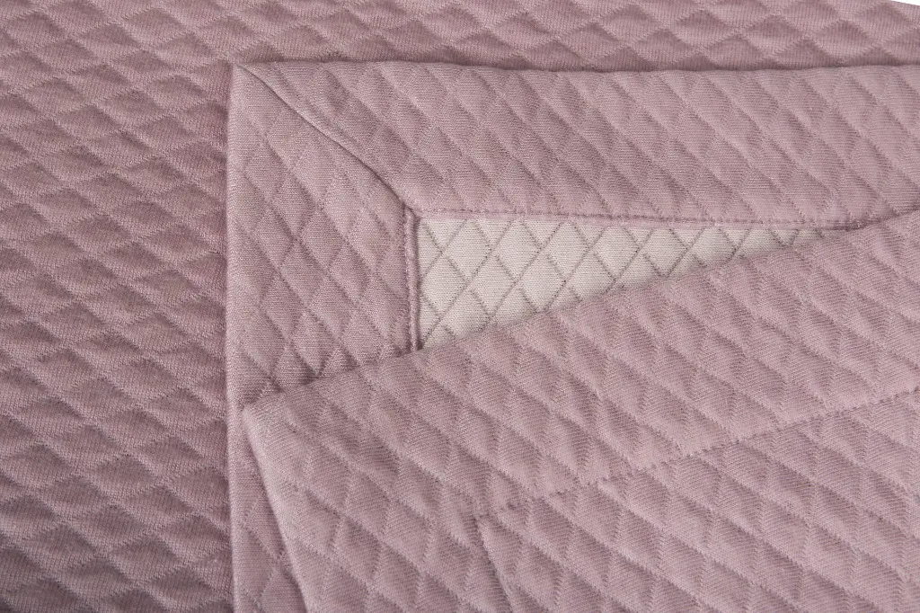 Bella-Donna-Sommerdecke_Detail-Farbe-0528_Amethyst (1).webp